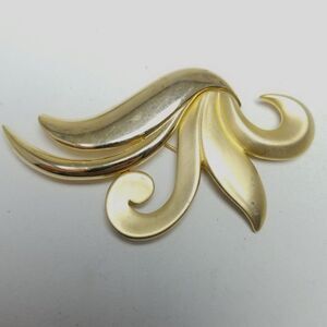 Vintage Toro Signed Brooch, Gold Tone Abstract Swirl Design, Retro 80s Stlye Pin